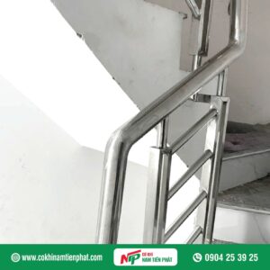 Cầu thang inox NTP002