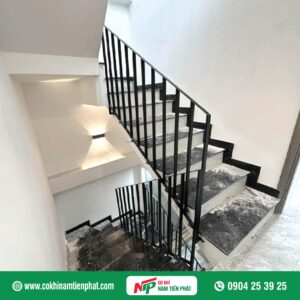 Cầu thang sắt NTP011