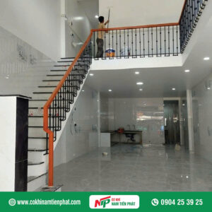 Cầu thang sắt tay vịn gỗ NTP003
