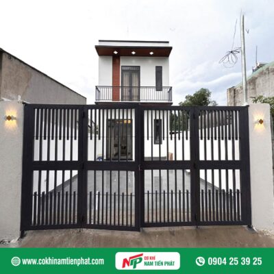 Cửa cổng sắt 4 cánh đẹp