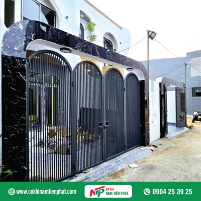 Cửa cổng sắt 4 cánh đẹp