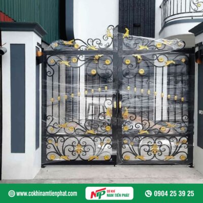 Cửa cổng sắt mỹ thuật đẹp