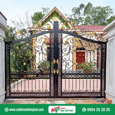 Cửa cổng sắt mỹ thuật đẹp