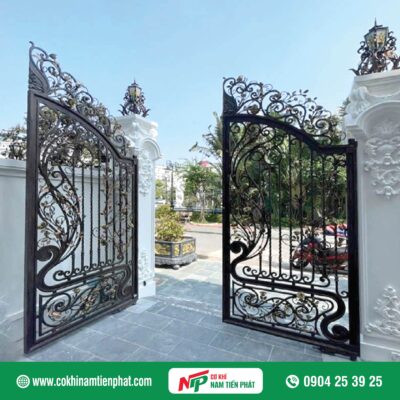 Cửa cổng sắt mỹ thuật đẹp