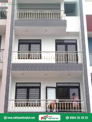 Lan can inox bông vàng nhà 1 trệt 3 lầu