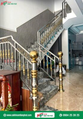 Cầu thang inox bông vàng