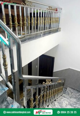 Cầu thang inox bông vàng