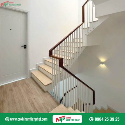 Mẫu cầu thang sắt tay vịn gỗ đẹp