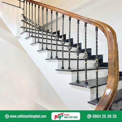 Một số mẫu cầu thang sắt tay vịn gỗ đẹp nhất hiện nay