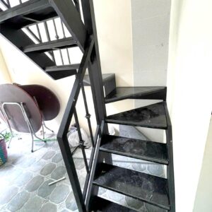 Cầu thang sắt NTP009