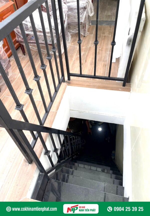 Cầu thang sắt NTP009