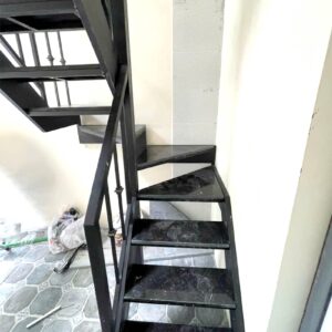 Cầu thang sắt NTP009