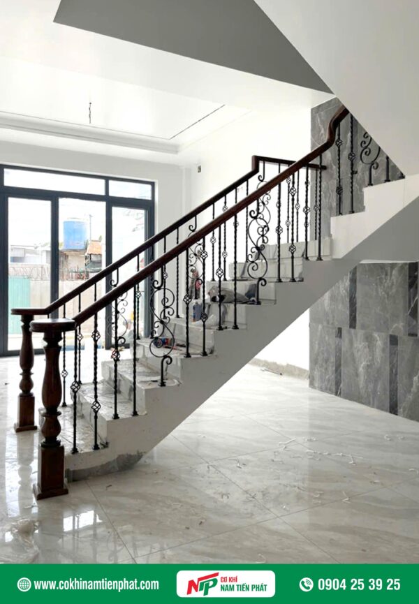 Cầu thang sắt TVG NTP 001
