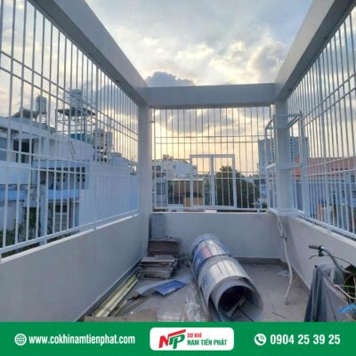 Mẫu khung bảo vệ sân thượng bằng sắt