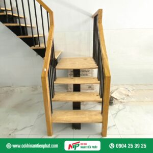 Cầu thang sắt ốp gỗ