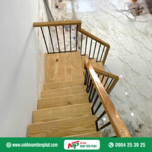 Cầu thang sắt ốp gỗ
