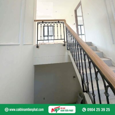 Mẫu cầu thang sắt tay vịn gỗ đẹp nhất