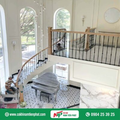 Mẫu cầu thang sắt tay vịn gỗ đẹp - Cơ Khí Nam Tiến Phát thực hiện