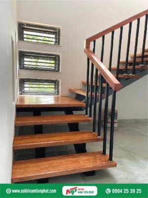 Cầu thang xương cá bằng sắt đẹp